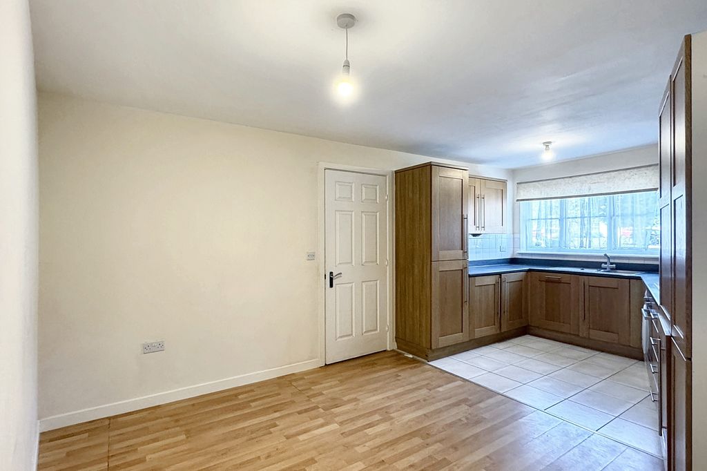 Property photo 3 of 12 Img_8931