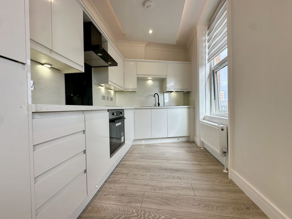 Property photo 3 of 10 Kitchen