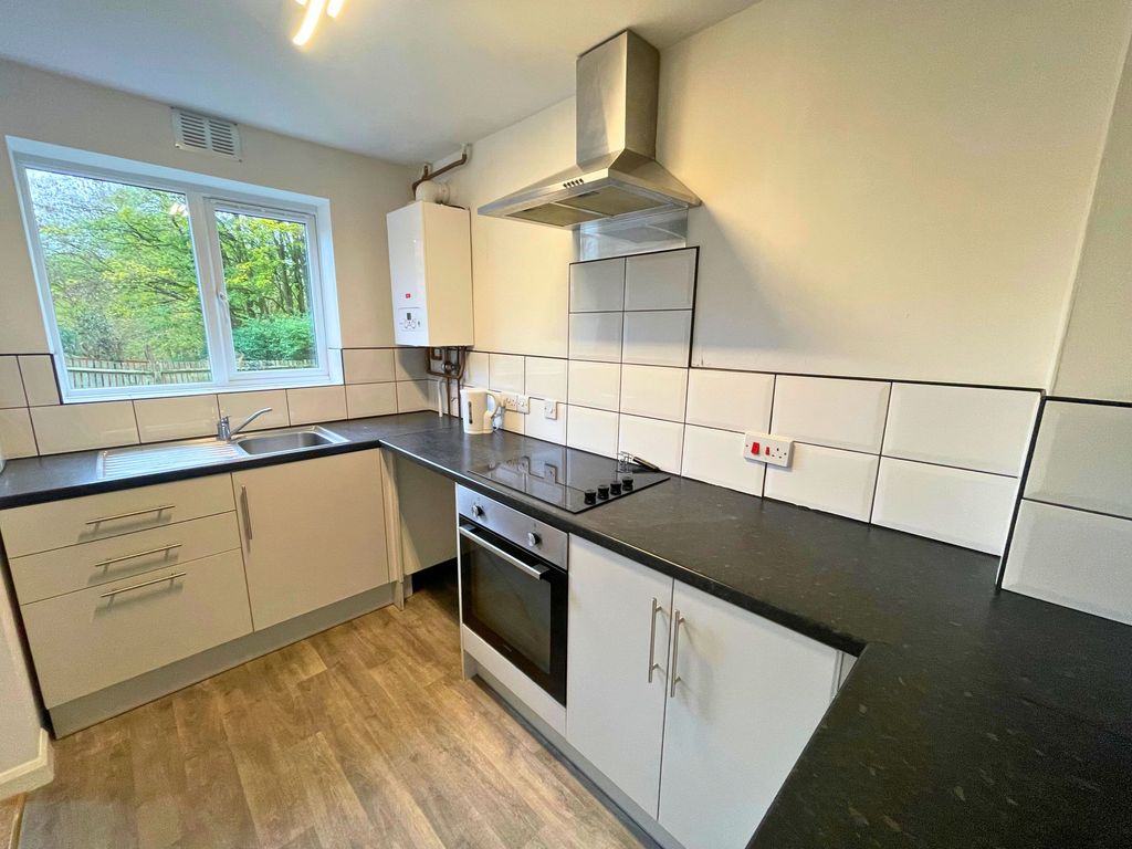 Property photo 3 of 18 Kitchen