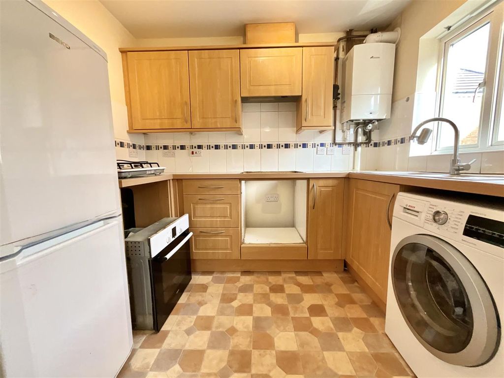 Property photo 2 of 8 Kitchen