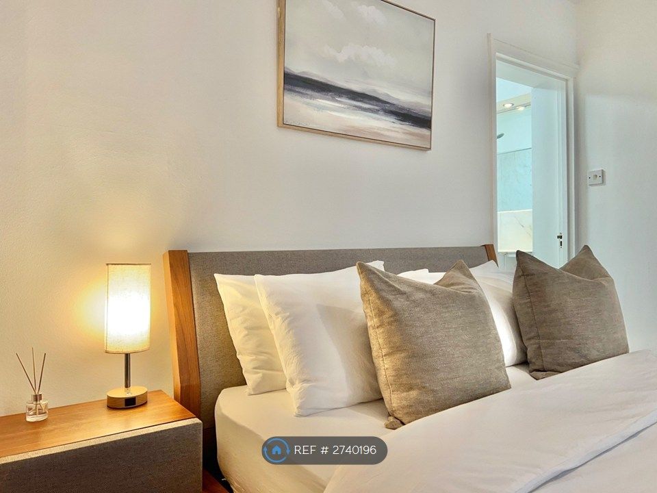 Property photo 2 of 31