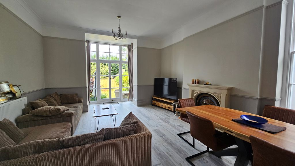 Property photo 2 of 11