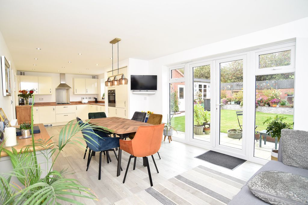 Property photo 2 of 21