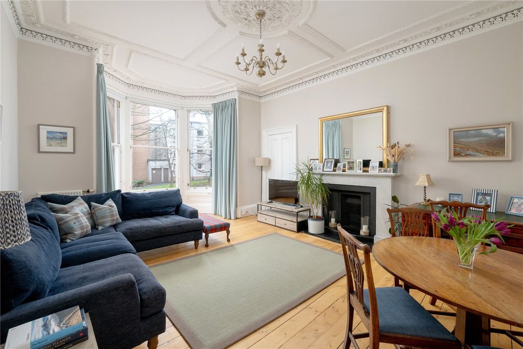 Property photo 2 of 21 Sitting Room