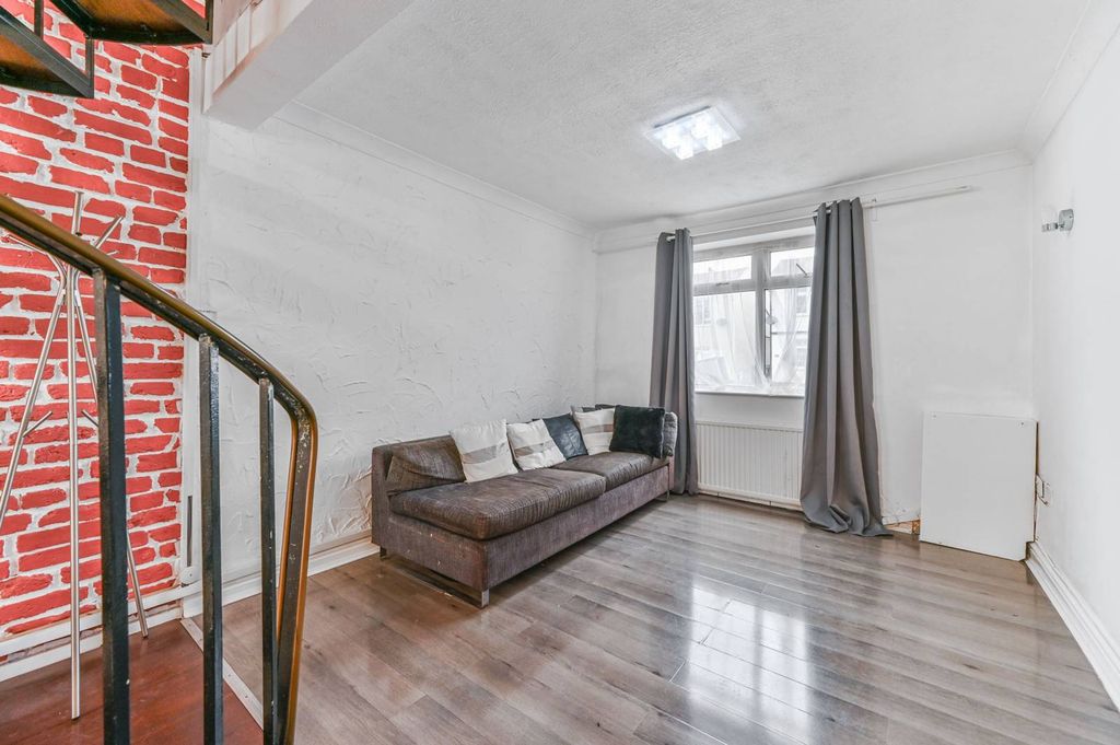 Property photo 3 of 13