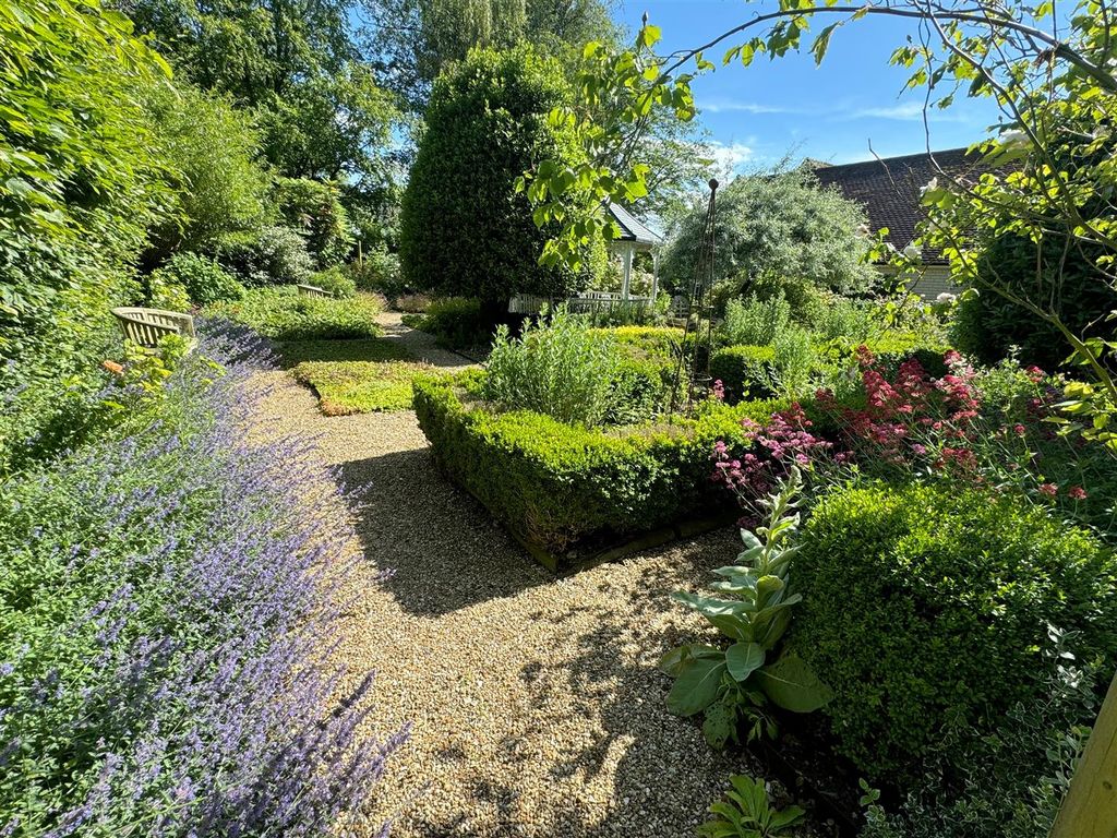 Property photo 3 of 15 Grd 1.Jpg