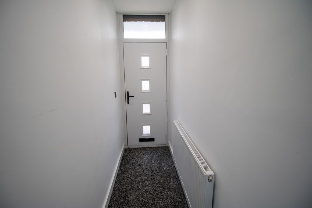 Property photo 3 of 14 Entrance Hallway