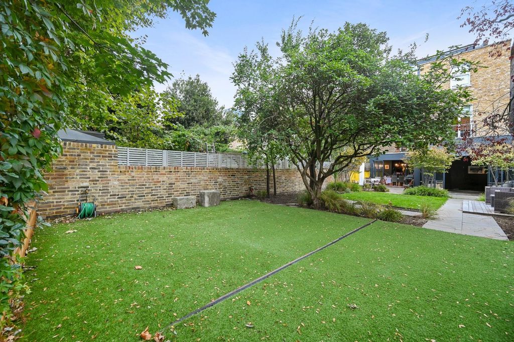 Property photo 2 of 15 Rcfbl- Hammersmith Grove- Garden 1 (1).Jpg