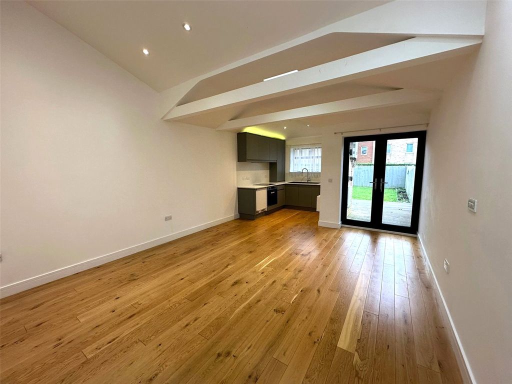 Property photo 2 of 8 Picture No. 26