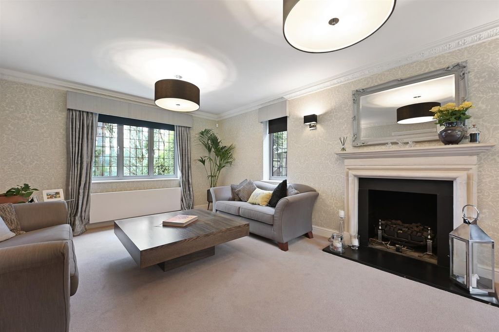 Property photo 3 of 23 Lounge.Jpg