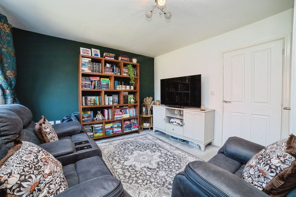 Property photo 3 of 19