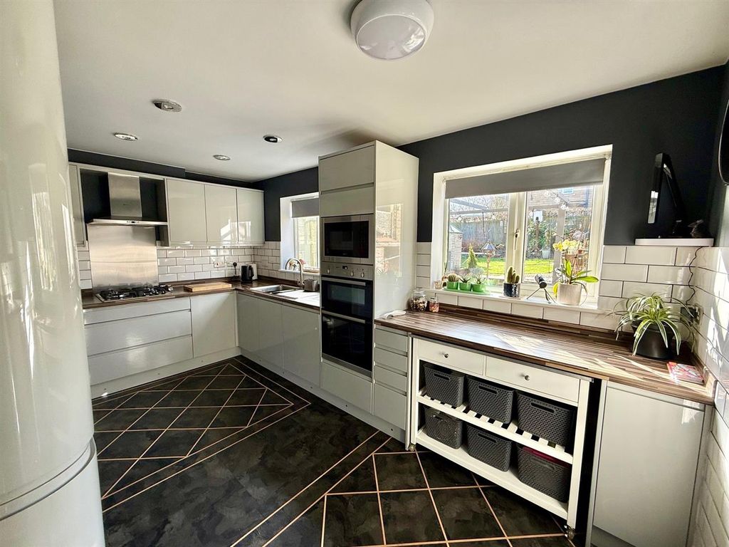 Property photo 3 of 24