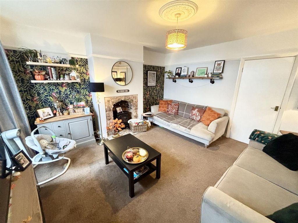 Property photo 3 of 18 Living Room