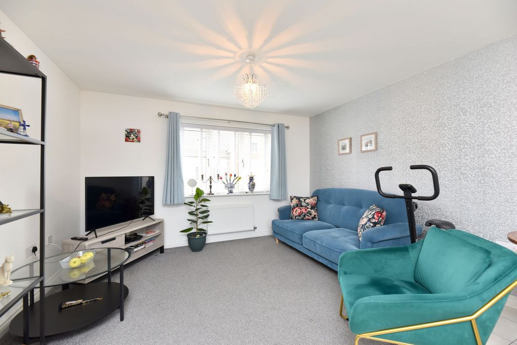 Property photo 2 of 19