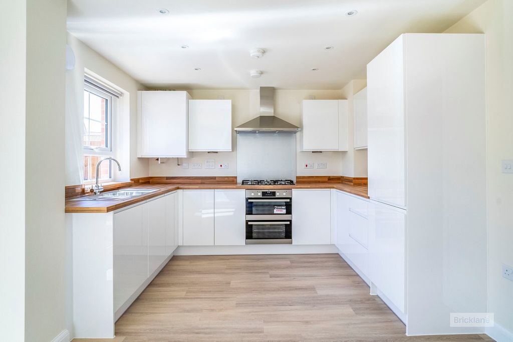 Property photo 2 of 12 Kitchen