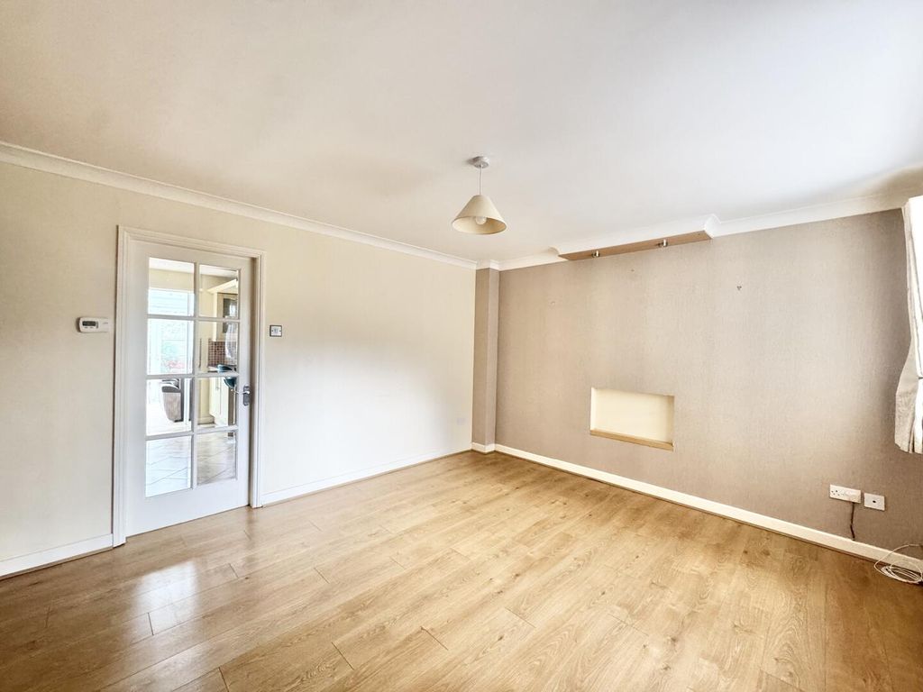 Property photo 3 of 17 Living Room