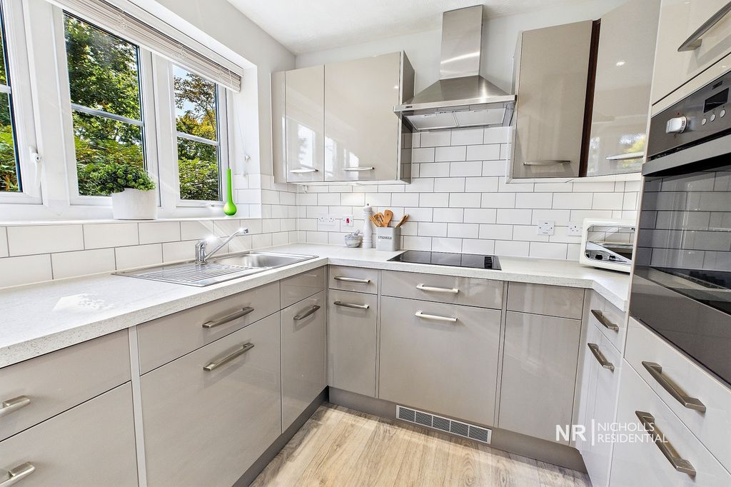 Property photo 3 of 12 Kitchen