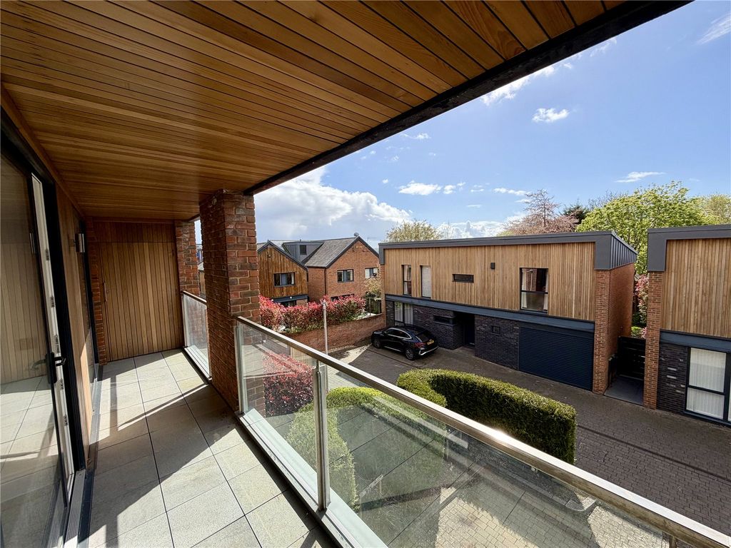 Property photo 2 of 16 House. Partnership