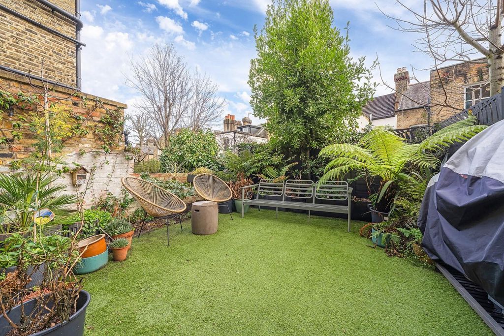 Property photo 3 of 21 Garden.Jpg