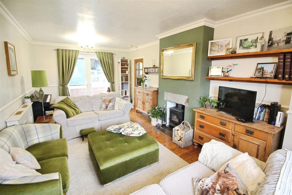 Property photo 2 of 19 Lounge