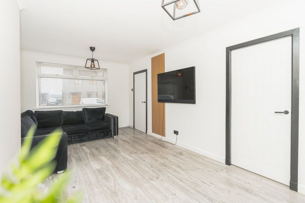 Property photo 3 of 26