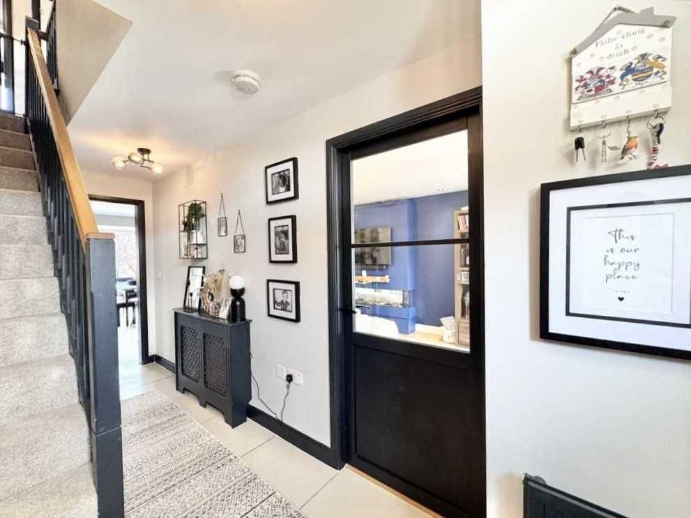 Property photo 2 of 31 Entrance Hallway