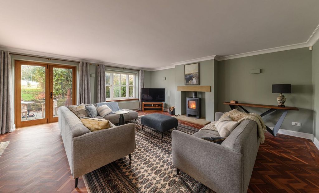 Property photo 3 of 25