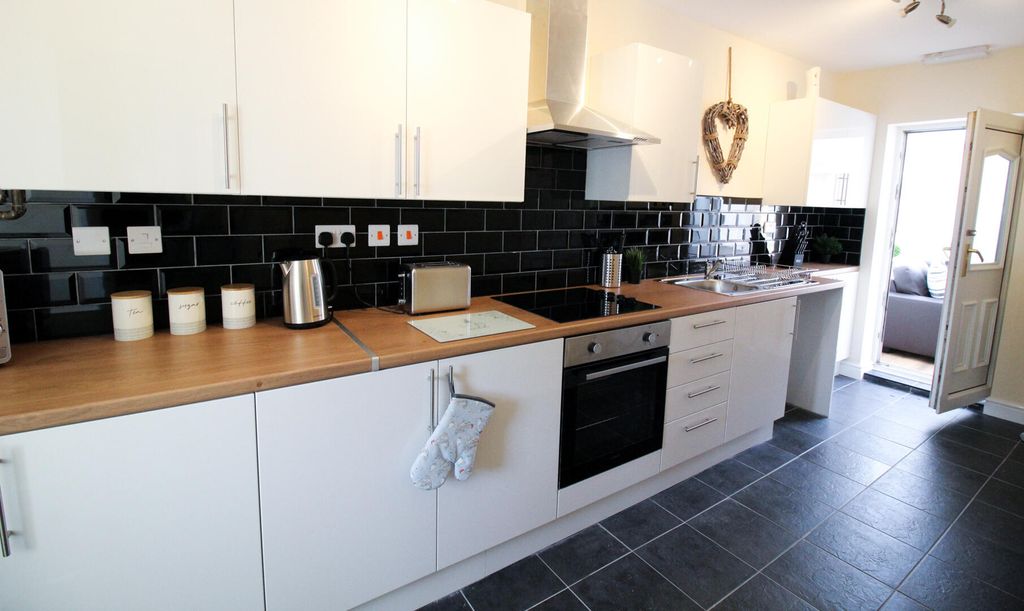 Property photo 3 of 4 Kitchen