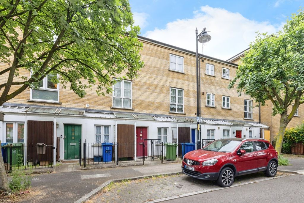 Property photo 1 of 18