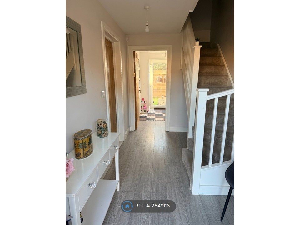 Property photo 2 of 21 Hallway