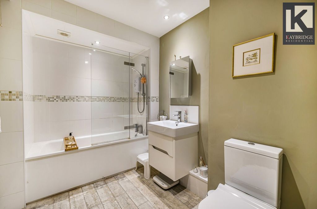 Property photo 3 of 17 Elm Road, Epsom - Kt17 2EU