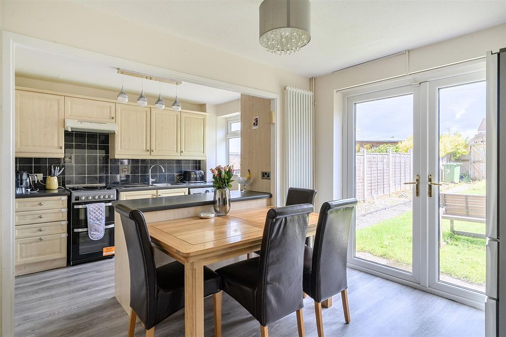 Property photo 2 of 16 Dining Area