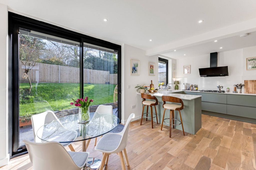 Property photo 2 of 14 Picture No. 12