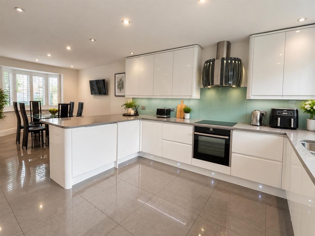 Property photo 3 of 15 Kitchen 2.Png