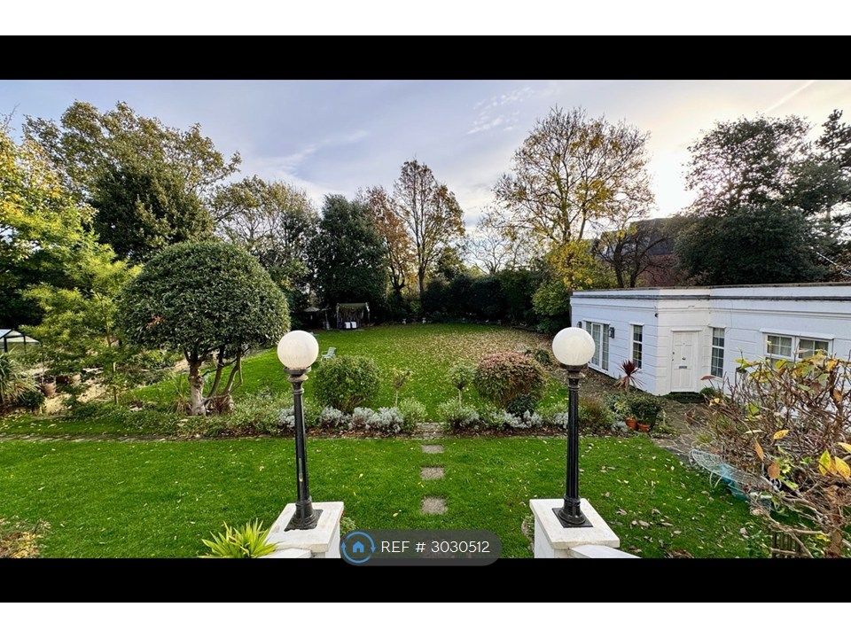 Property photo 3 of 11 Garden