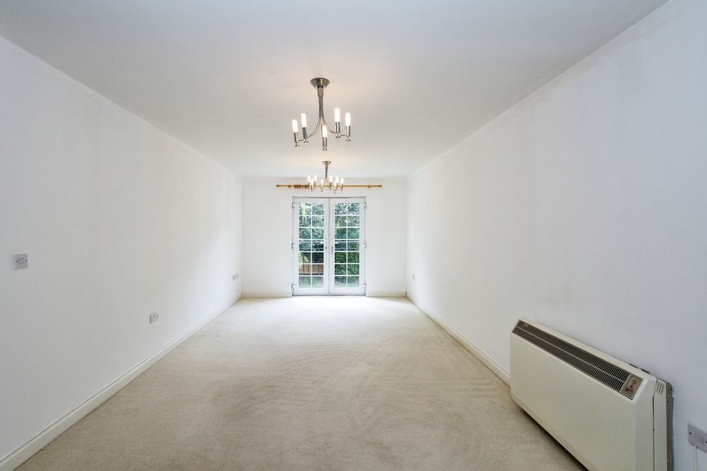 Property photo 2 of 8