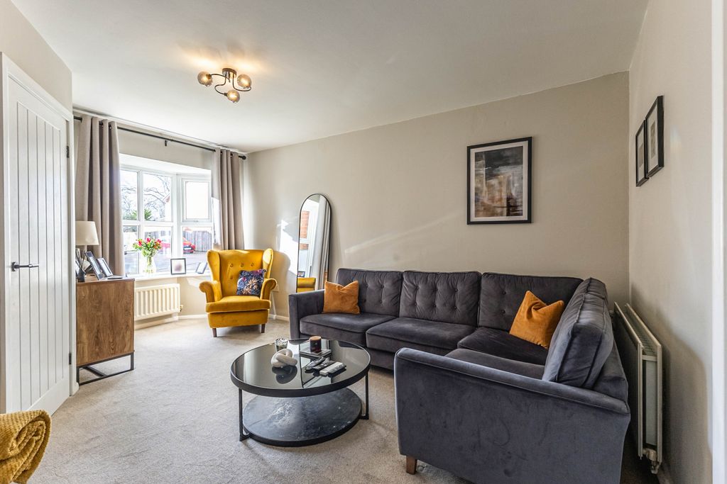 Property photo 3 of 18 Living Room