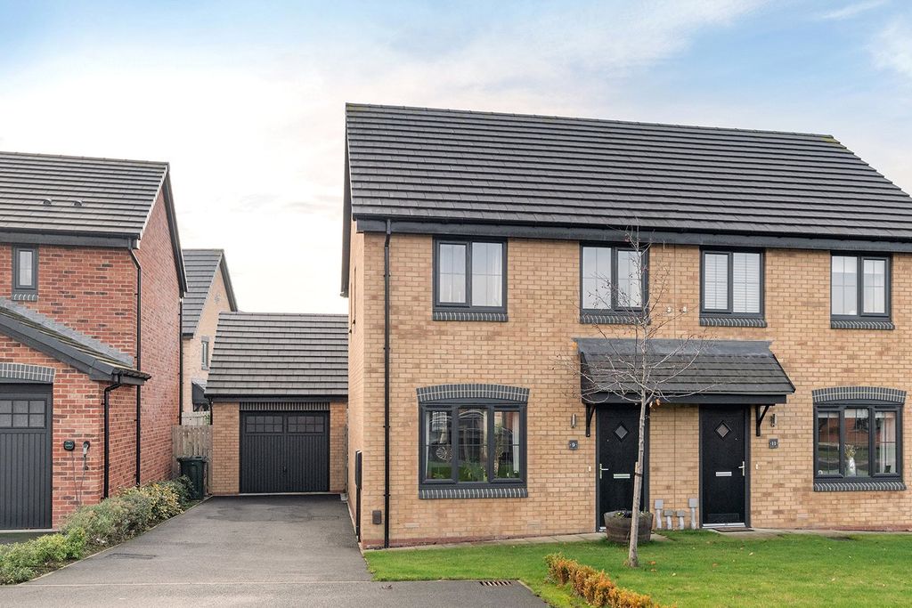 Property photo 1 of 15 Picture No. 12