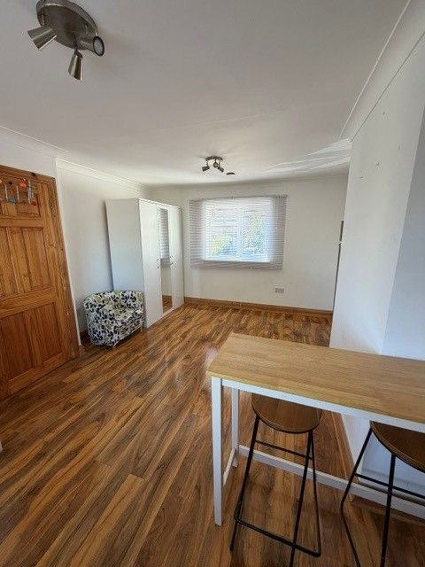 Property photo 2 of 5 Bedroom