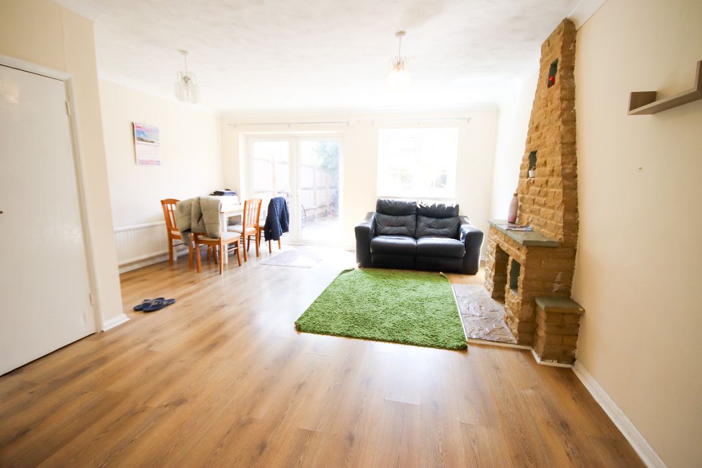 Property photo 2 of 7