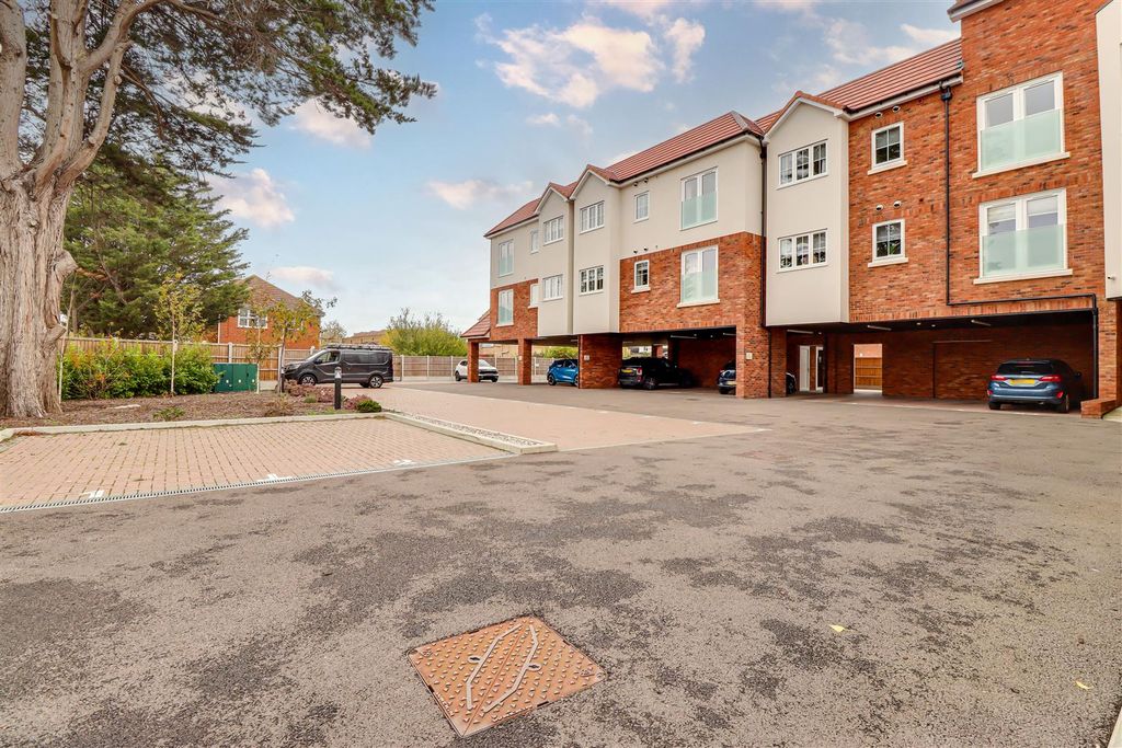 Property photo 2 of 23