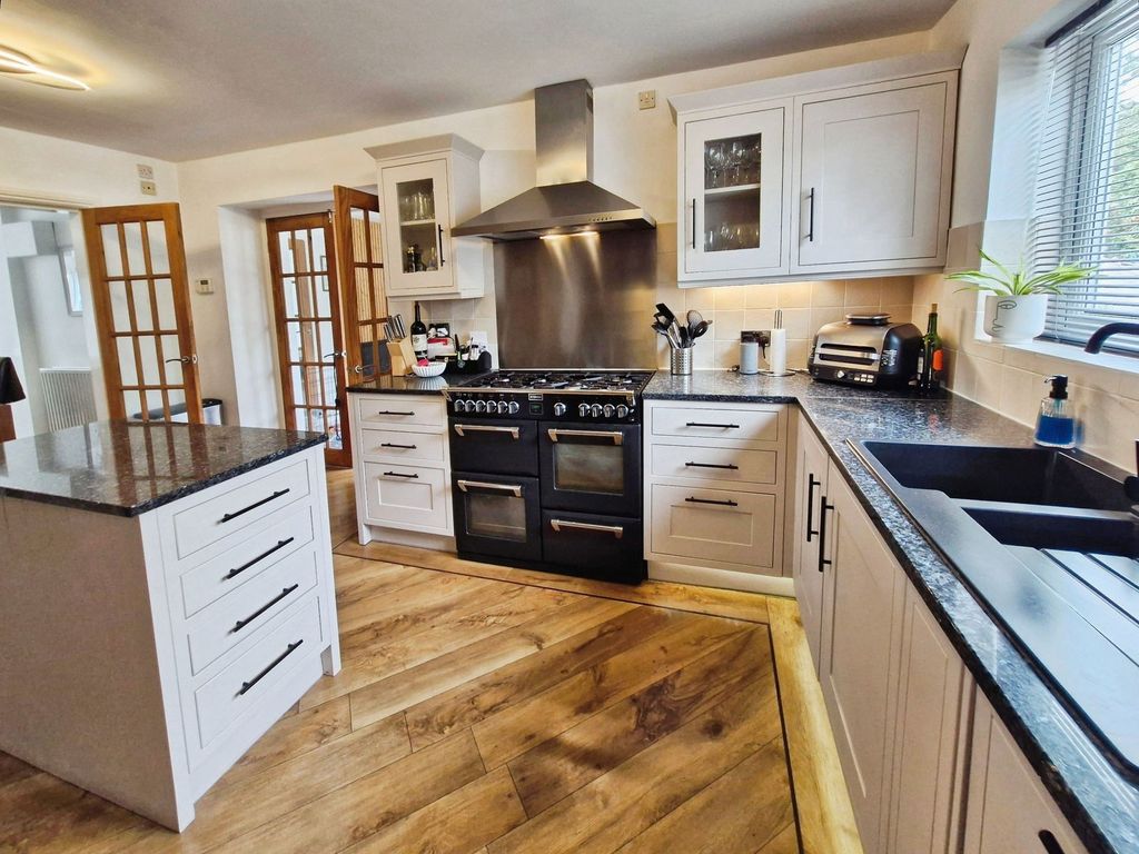 Property photo 2 of 29