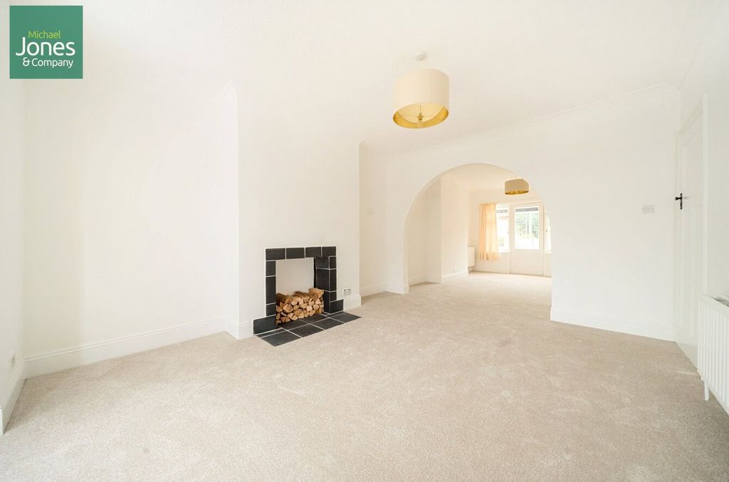 Property photo 2 of 18 Lounge Diner