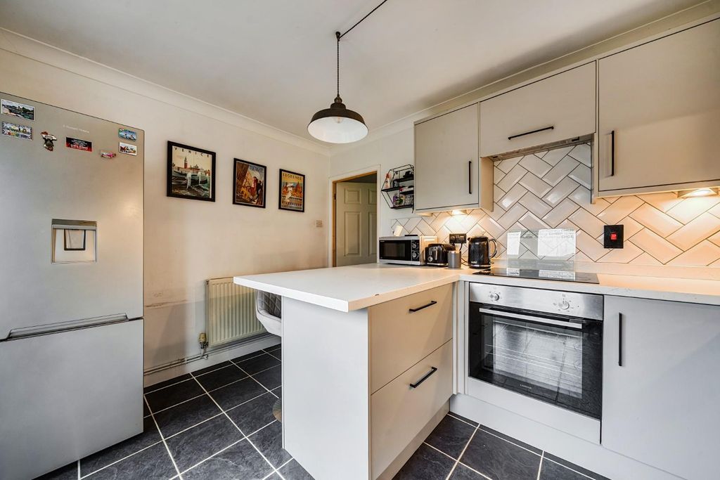 Property photo 2 of 14 1397935-10-69665A3273Baa.Jpg