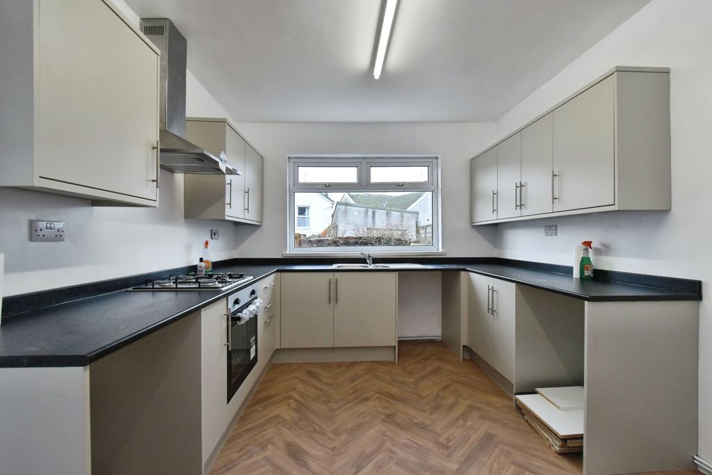 Property photo 2 of 18 Photo