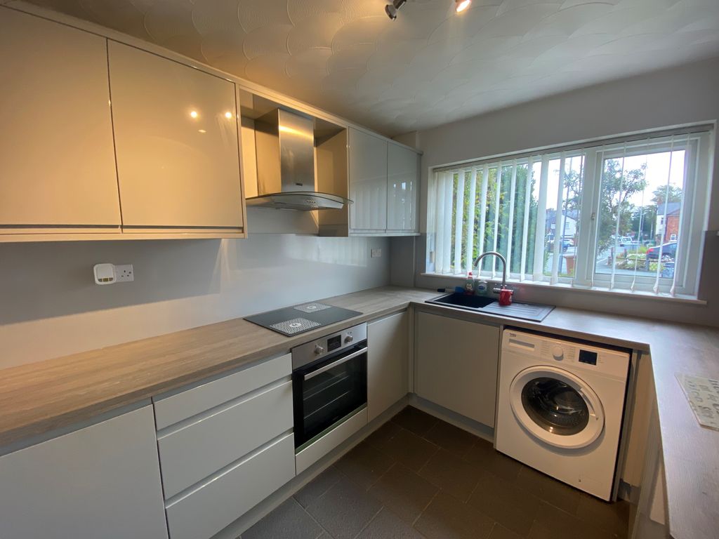 Property photo 2 of 10 Kitchen