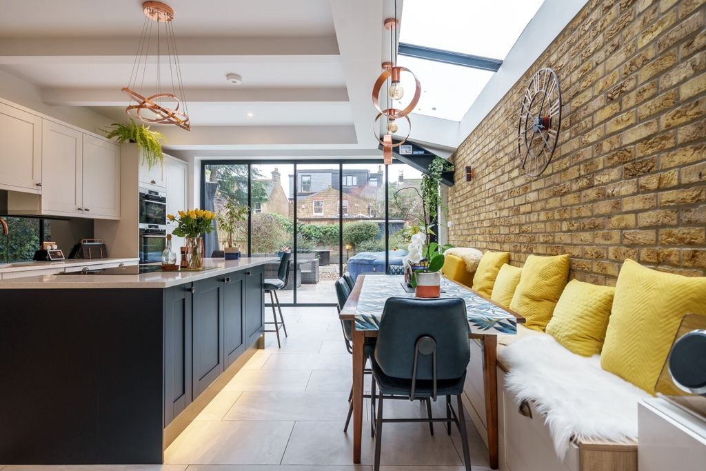 Property photo 2 of 24 32_St_Kilda_Rd__0003