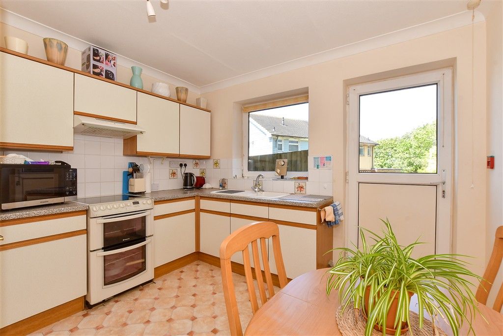 Property photo 3 of 8 Kitchen