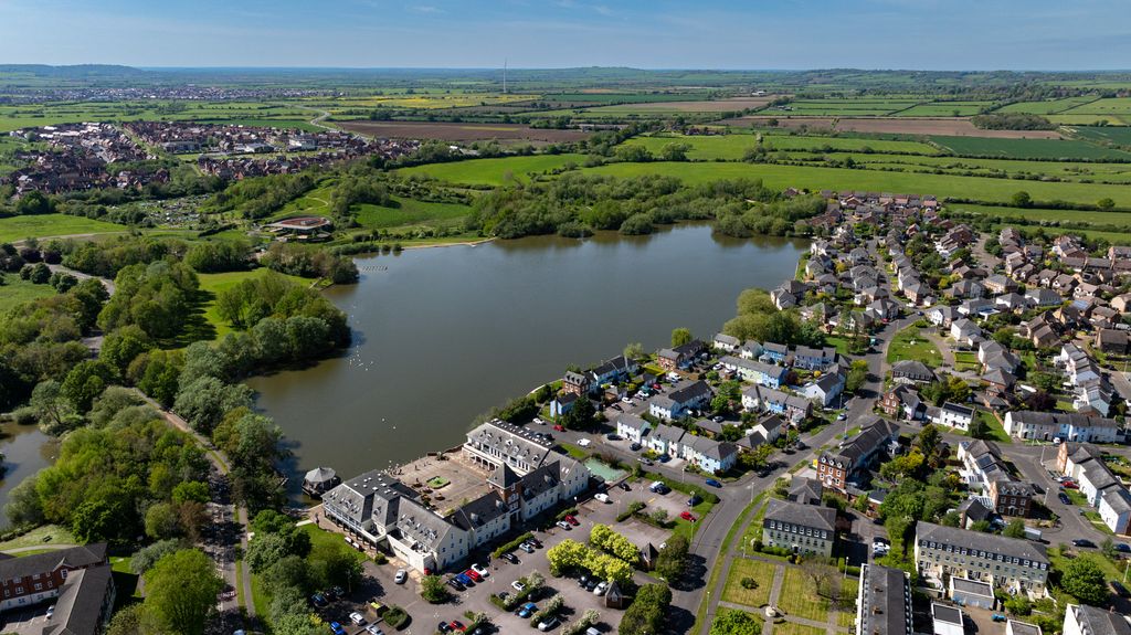 Property photo 2 of 25 Watermead Drone