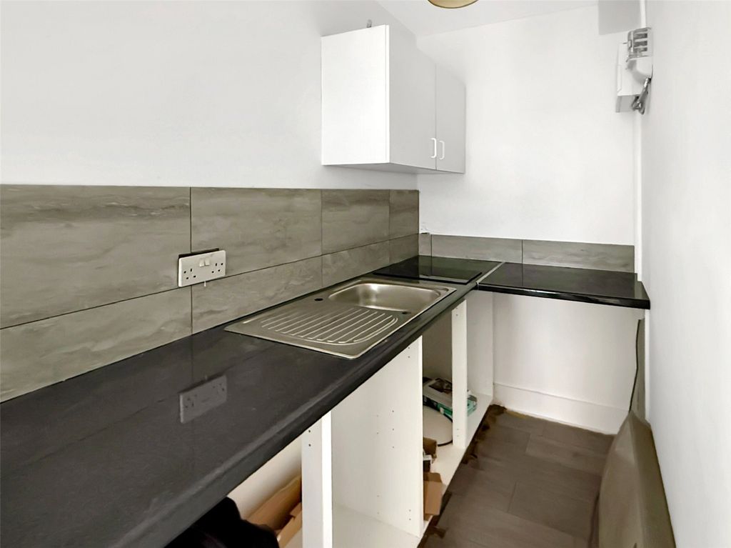 Property photo 2 of 6 Picture No. 11